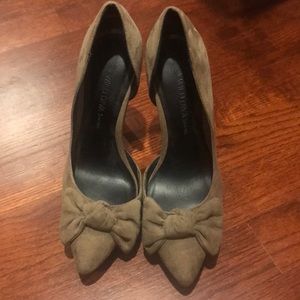 Suede Pumps with Bows